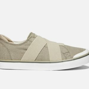 Women Keen Canvas Slippers